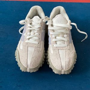 New Balance unisex 327, women size 6.5 or men’s size 5, only worn once